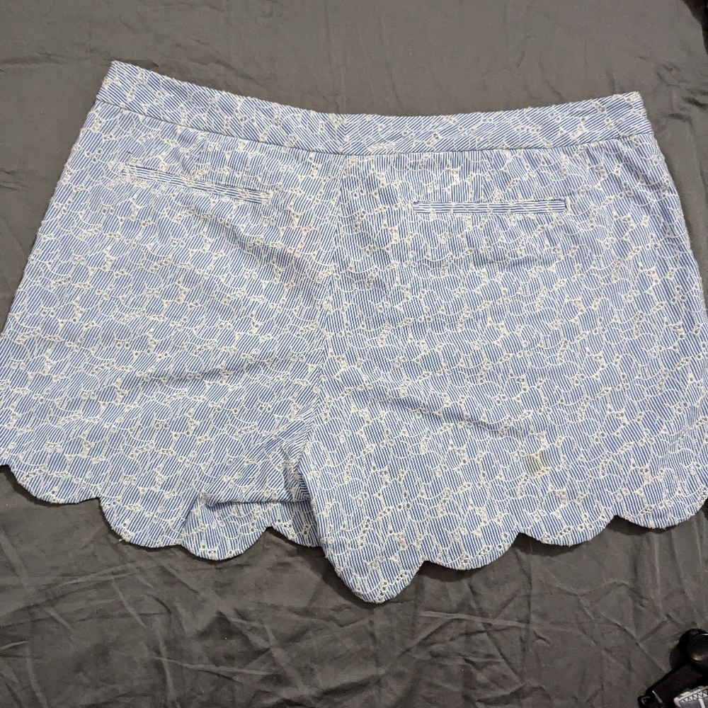 Lilly Pulitzer Shorts - Eyelet Seersucker with Scalloped hem , Size 16 - Picture 2 of 4